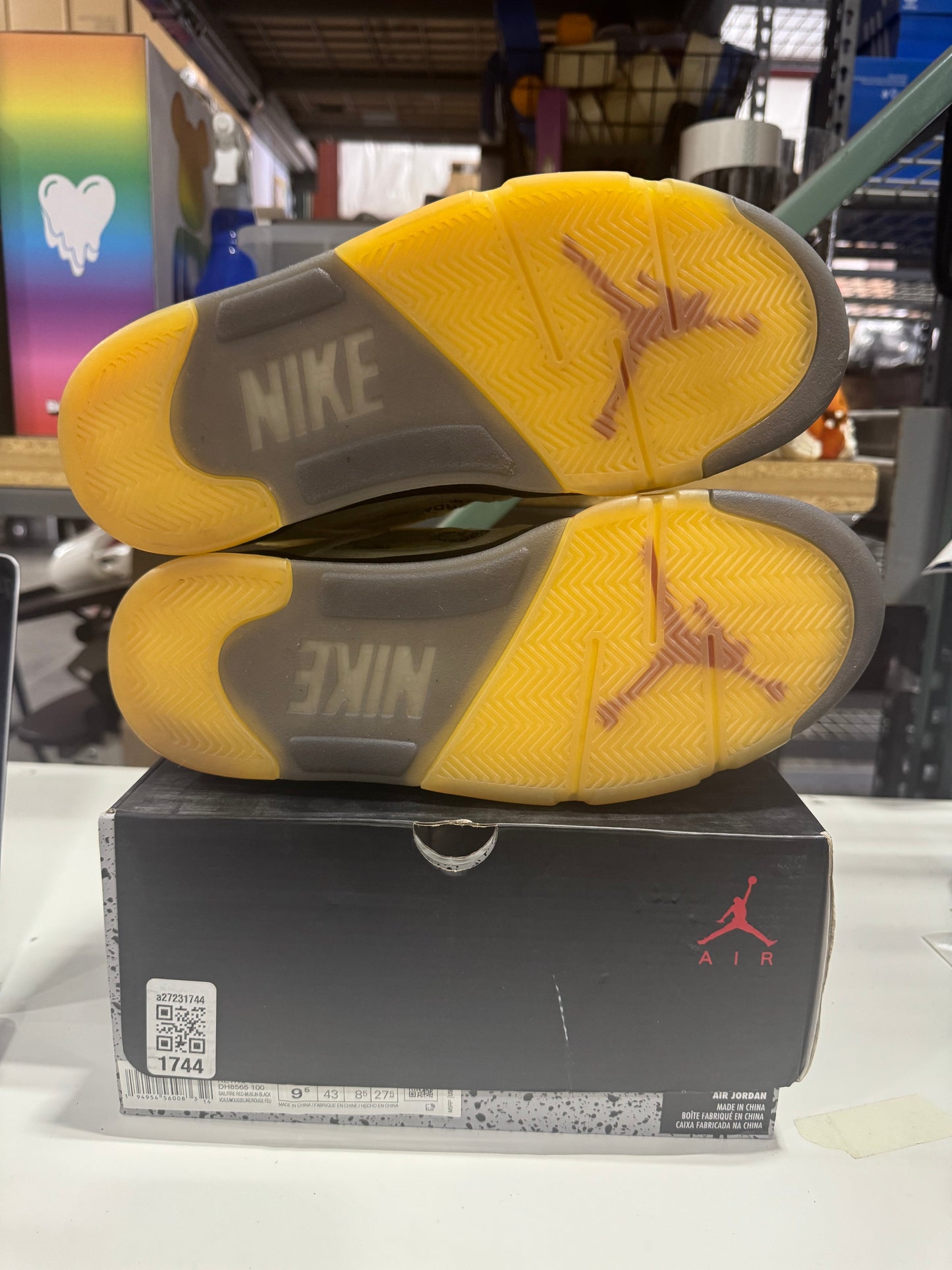 PRE OWNED VNDS Jordan 5 Retro Off-White Sail