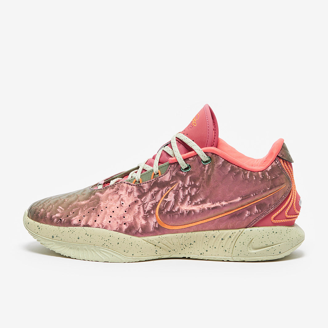 Nike LeBron 21