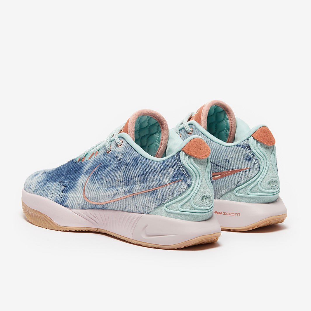 Nike LeBron 21