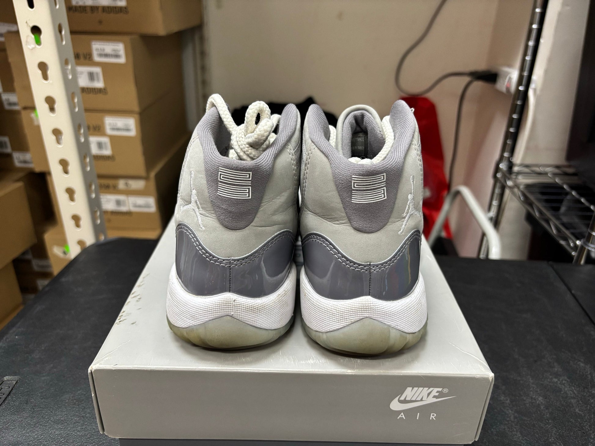 PRE OWNED Air Jordan Retro 11 "Cool Grey" 2021 (GS)