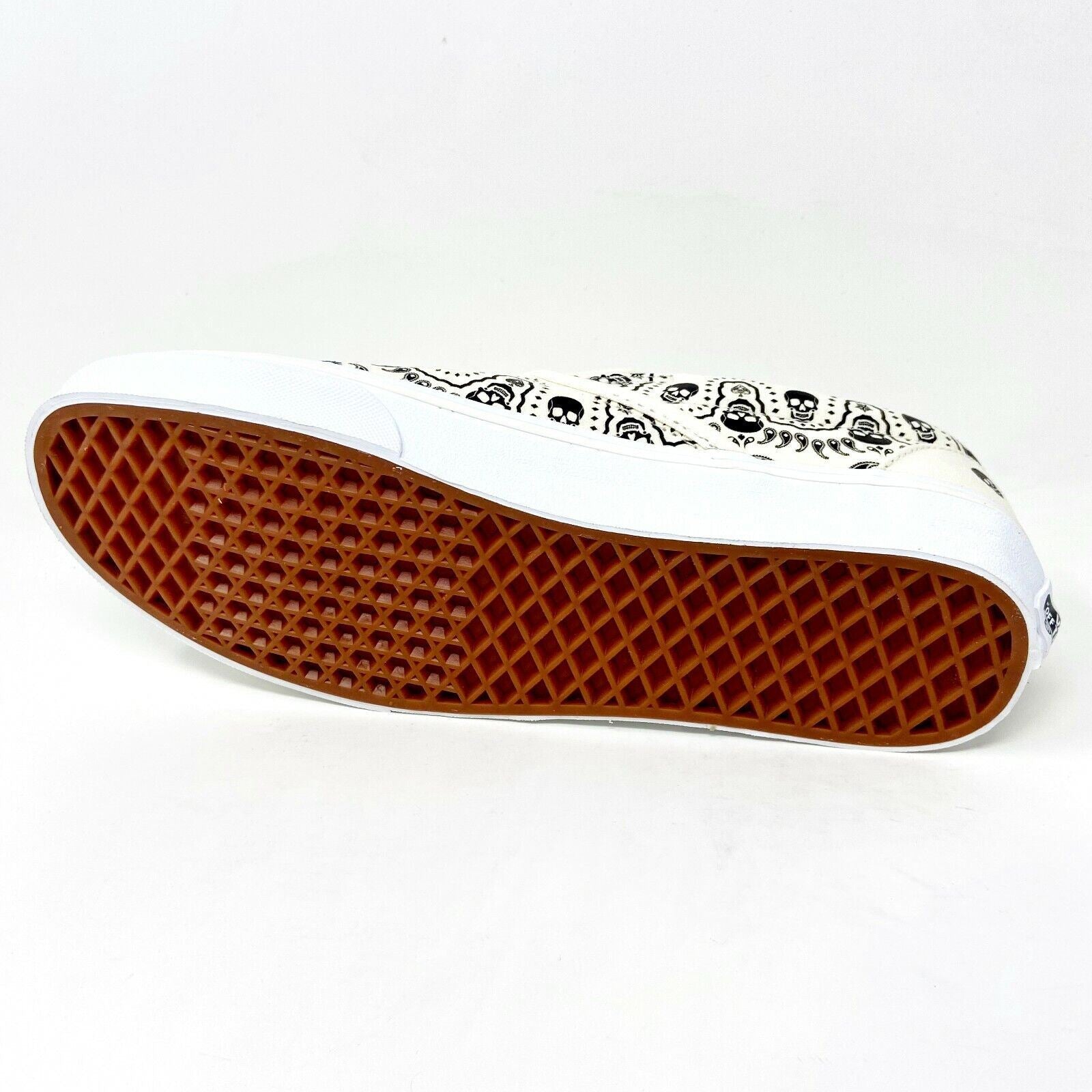 Vans Classic Slip On (Bandanas) Classic White Black Skulls Womens Casual Shoes