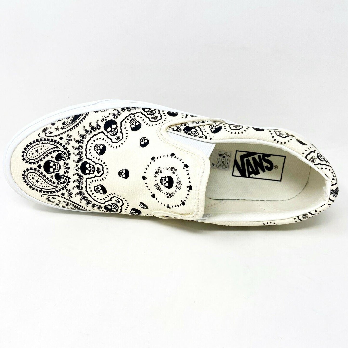 Vans Classic Slip On (Bandanas) Classic White Black Skulls Womens Casual Shoes