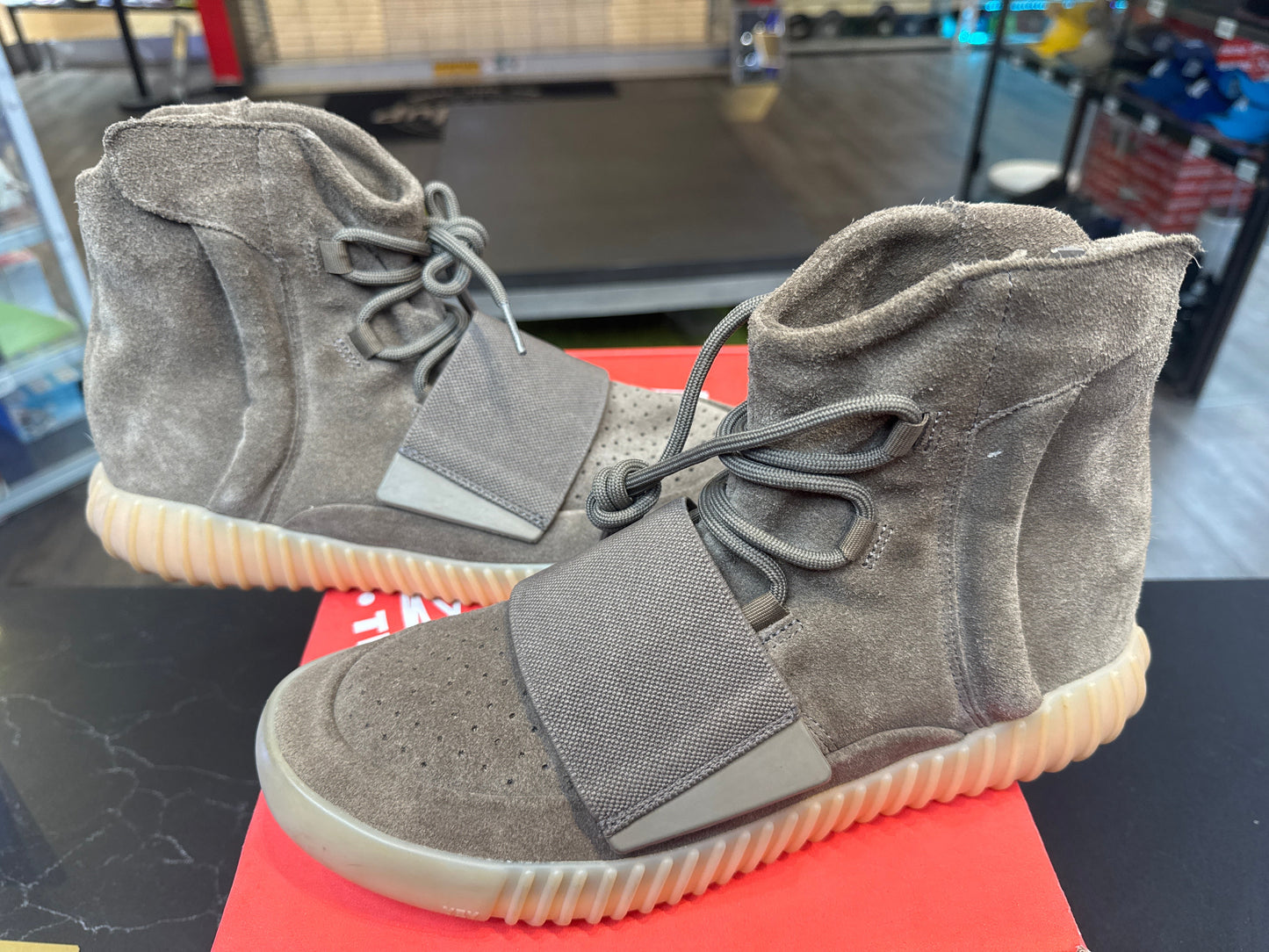 PRE OWNED adidas Yeezy Boost 750 Chocolate NO BOX