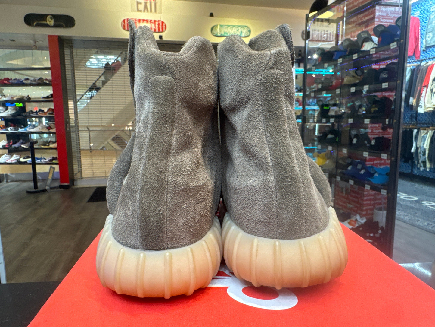 PRE OWNED adidas Yeezy Boost 750 Chocolate NO BOX