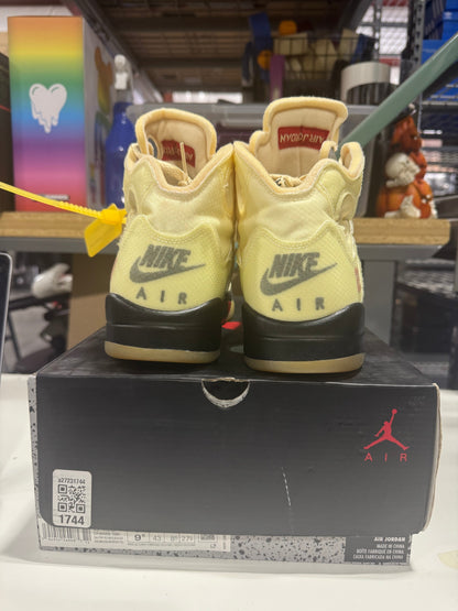 PRE OWNED VNDS Jordan 5 Retro Off-White Sail