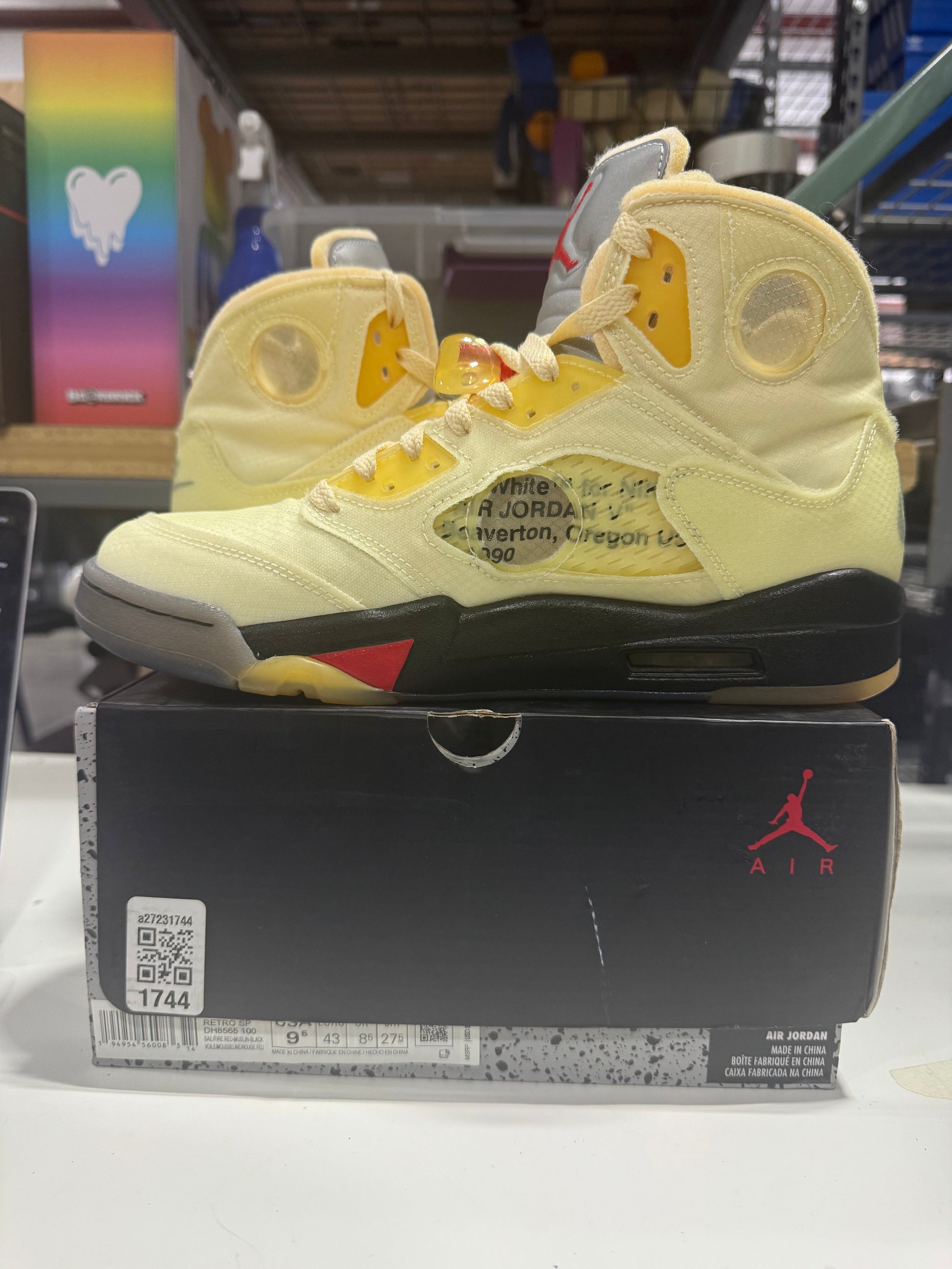 PRE OWNED VNDS Jordan 5 Retro Off-White Sail