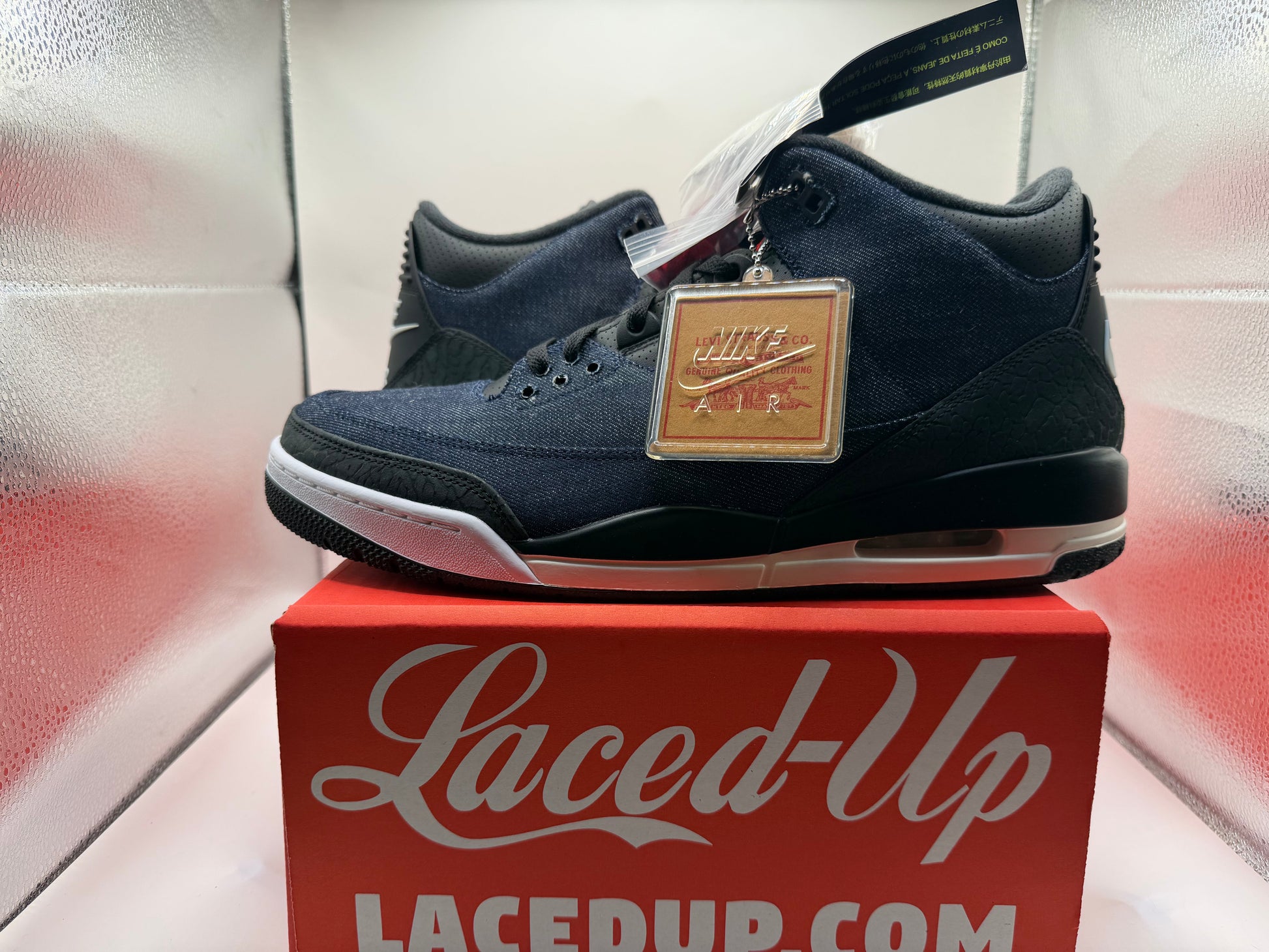 PRE OWNED Jordan 3 Retro Levi’s Indigo NO BOX