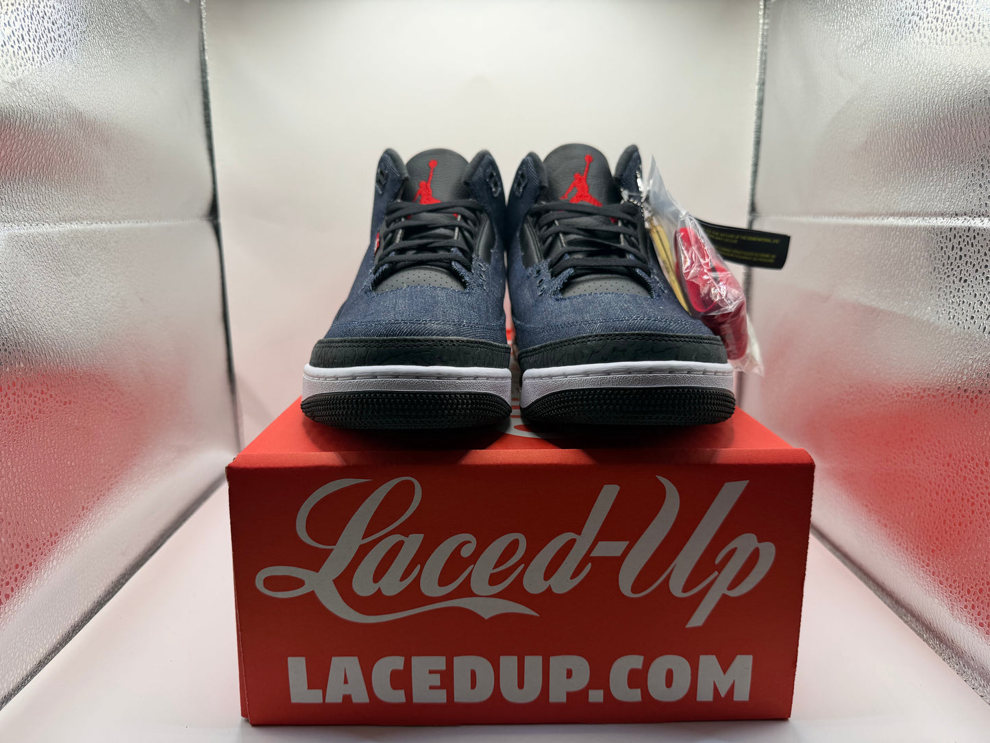PRE OWNED Jordan 3 Retro Levi’s Indigo NO BOX