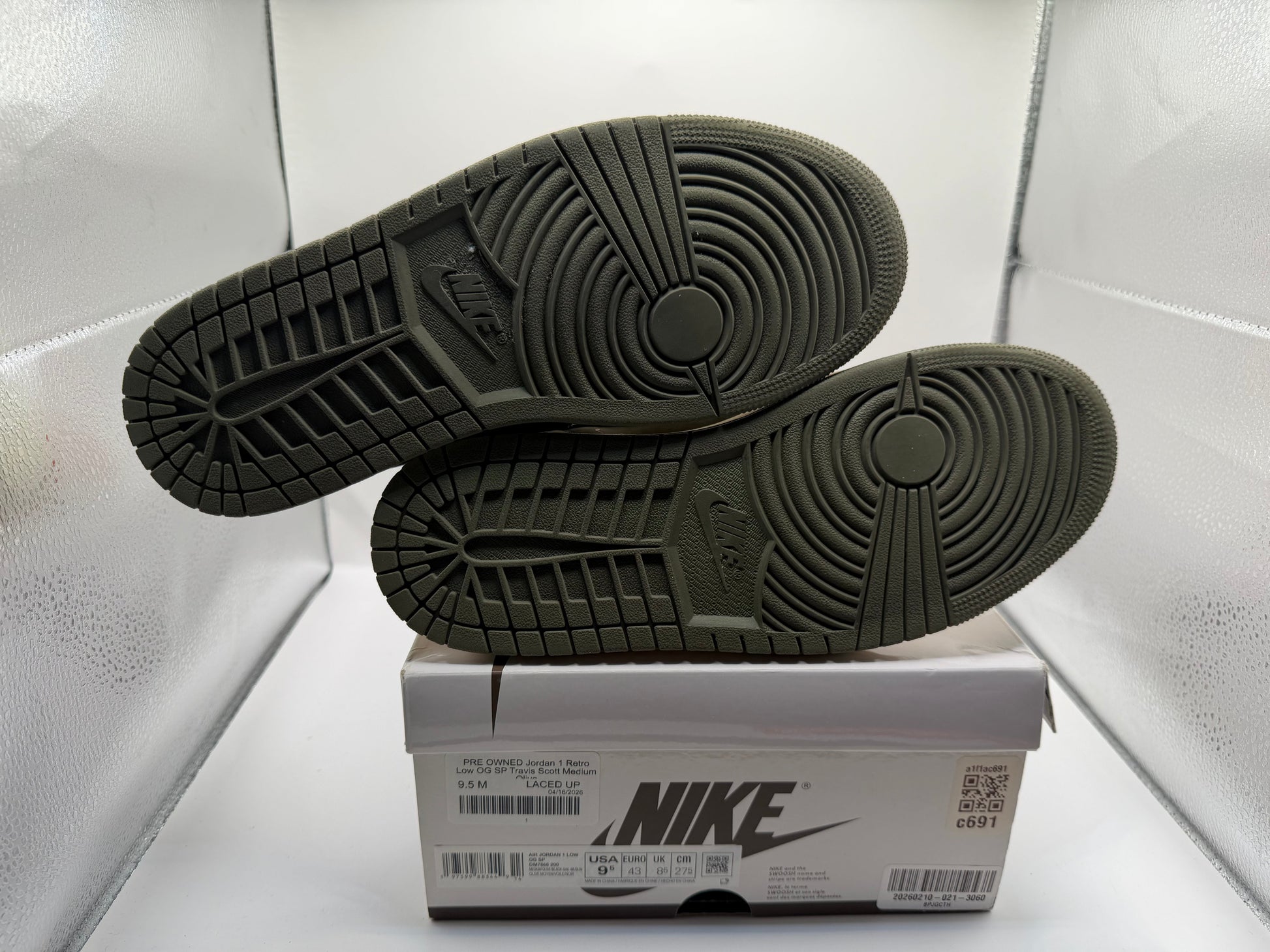 PRE OWNED Jordan 1 Retro Low OG SP Travis Scott Medium Olive